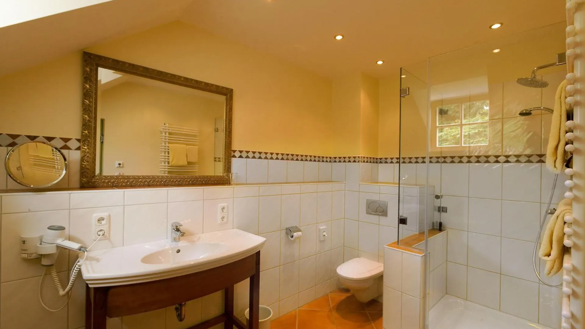 Hotel Goldene Sonne Landshut 4*,  Germany